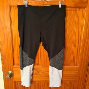 NWOT GIAIM XL Crop Black/Grey/Cream Yoga Pants